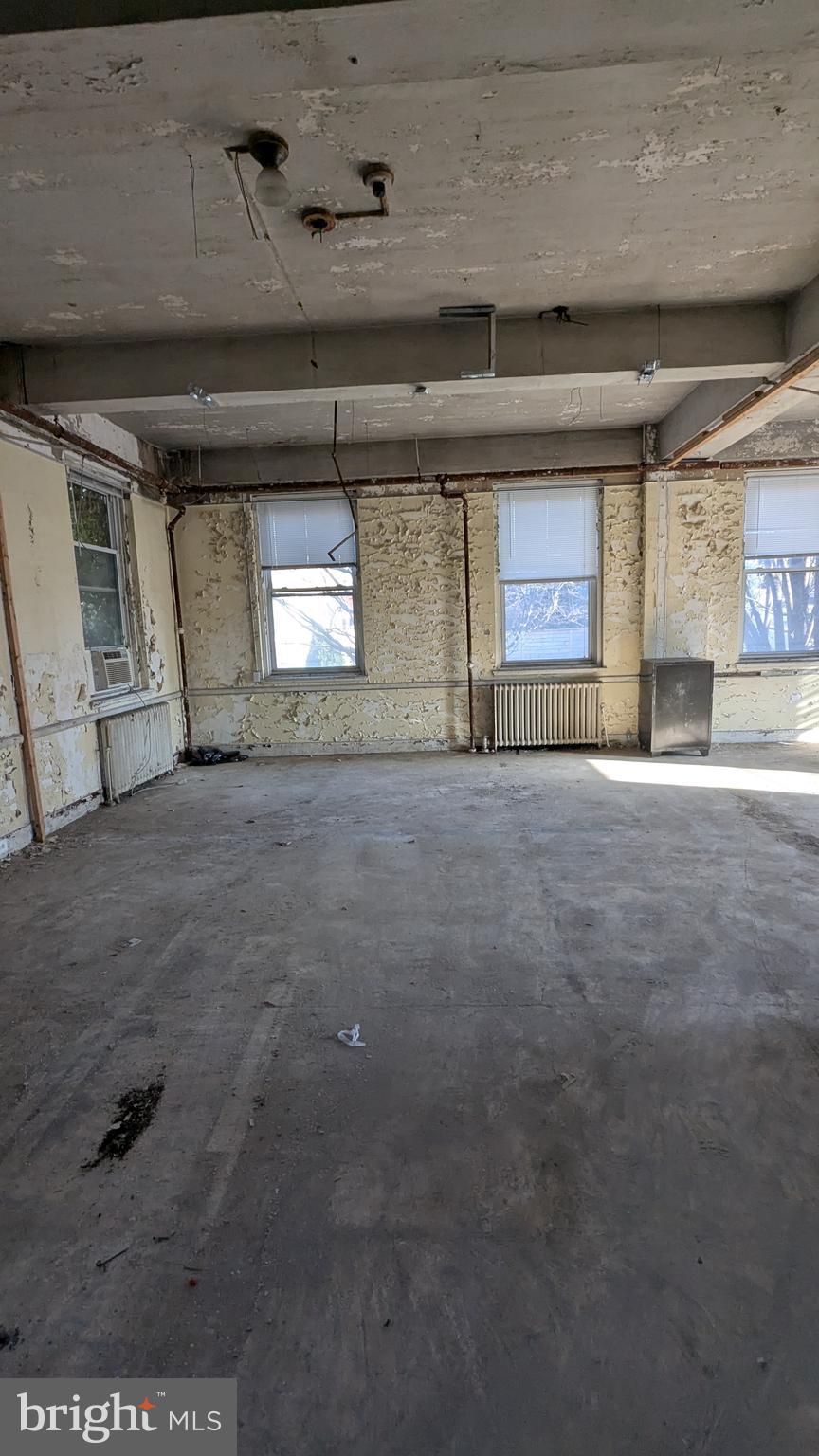 MELROSE PARK - Commercial Sale