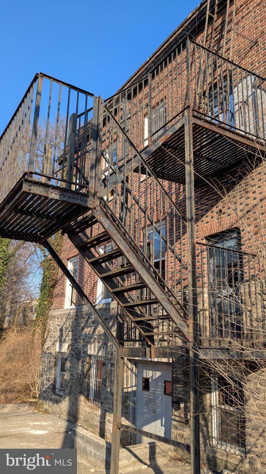 MELROSE PARK - Commercial Sale