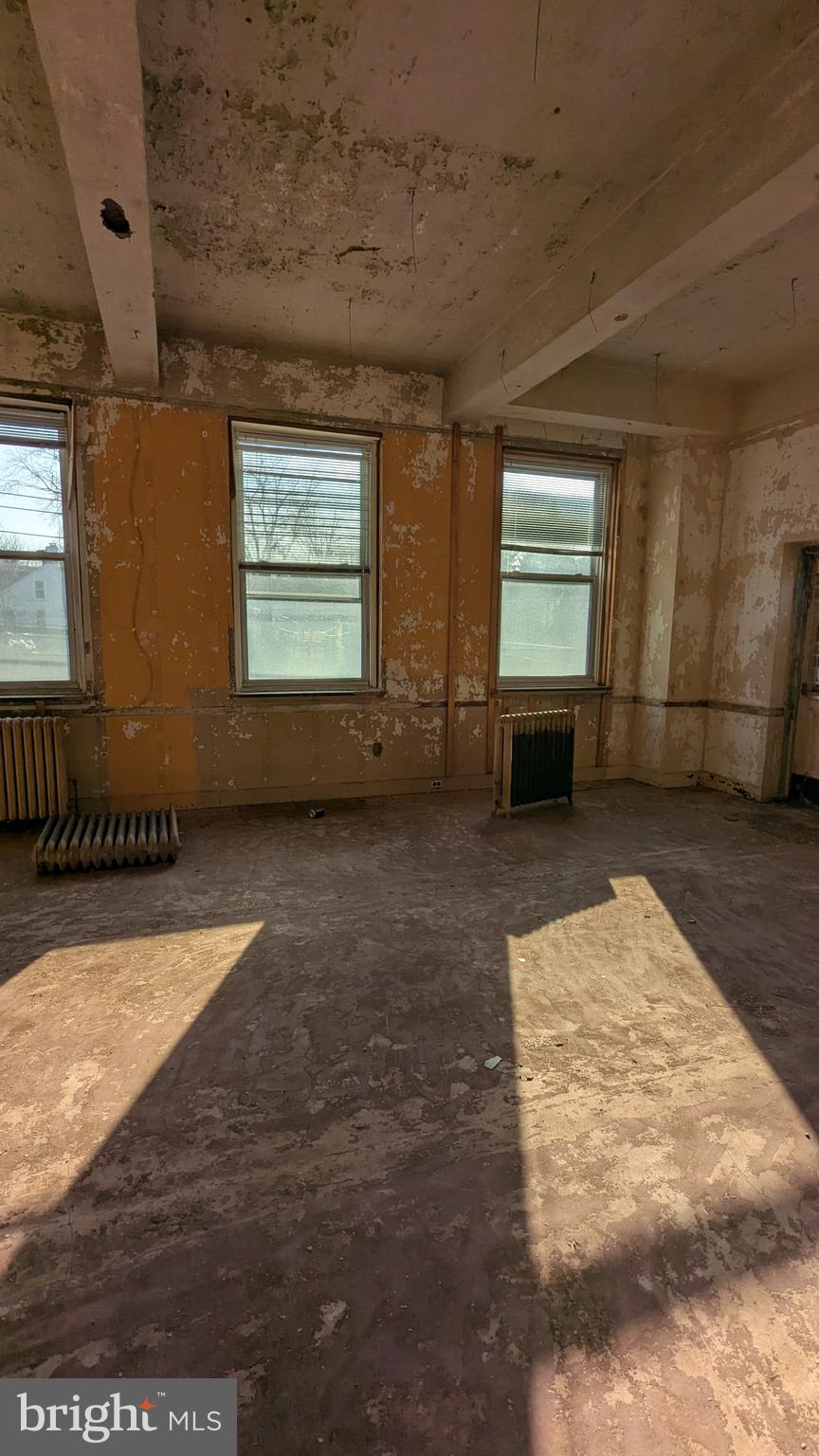 MELROSE PARK - Commercial Sale