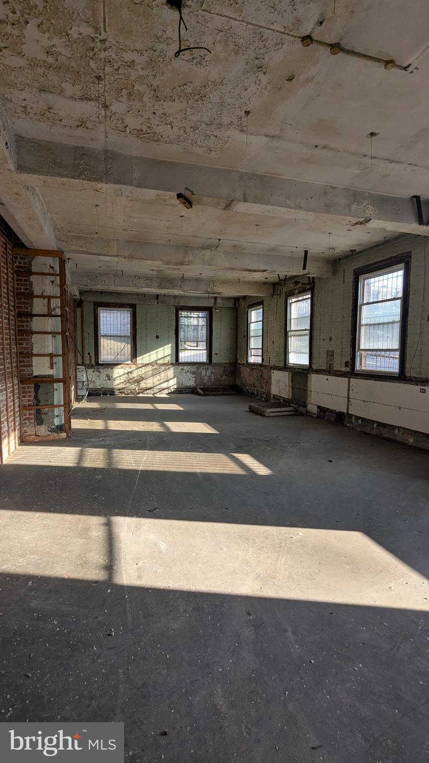 MELROSE PARK - Commercial Sale