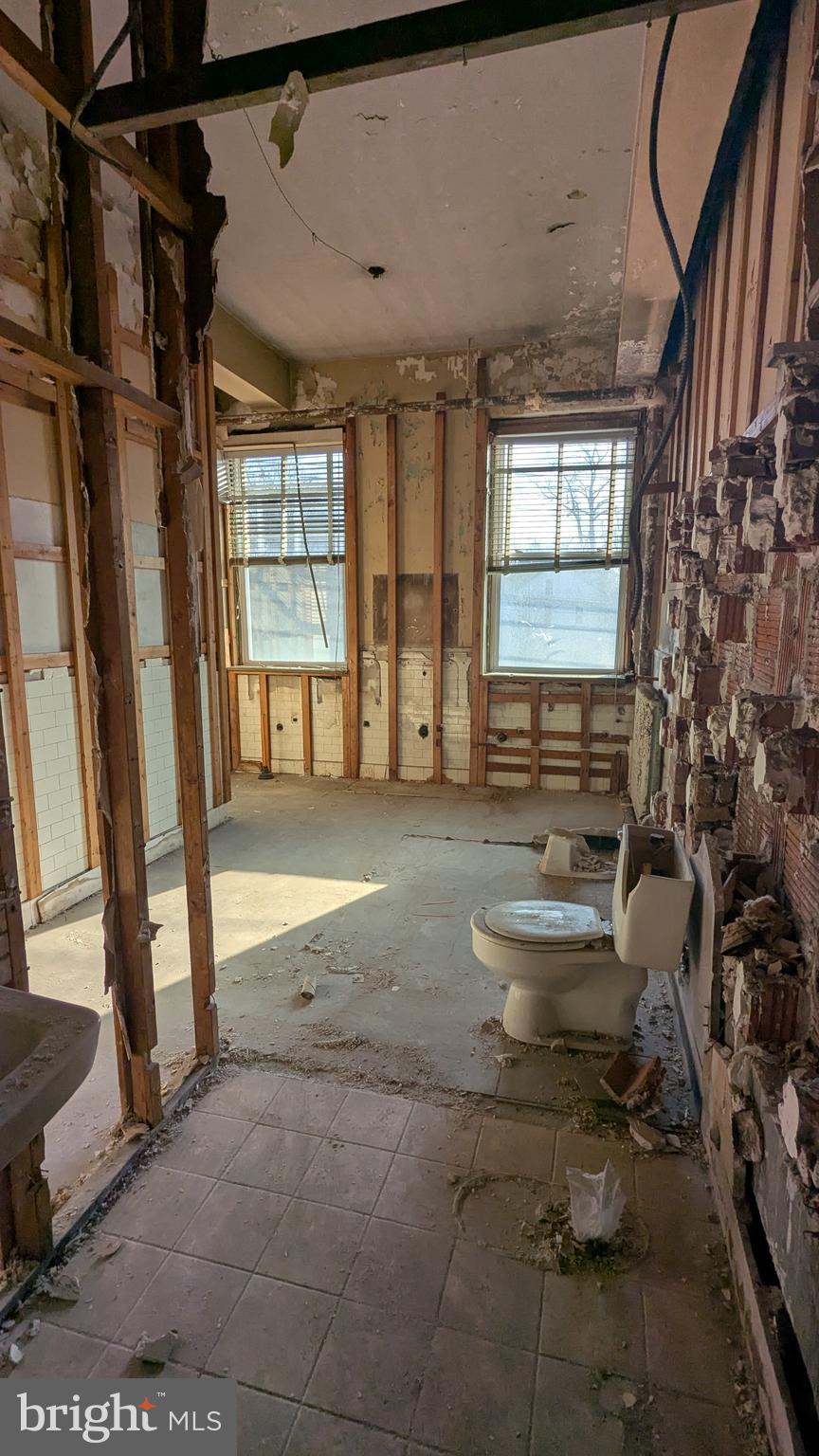 MELROSE PARK - Commercial Sale