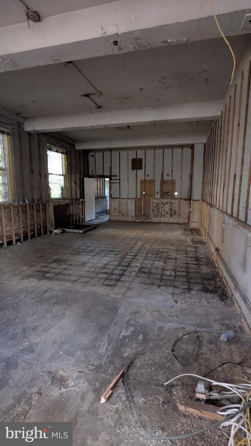 MELROSE PARK - Commercial Sale