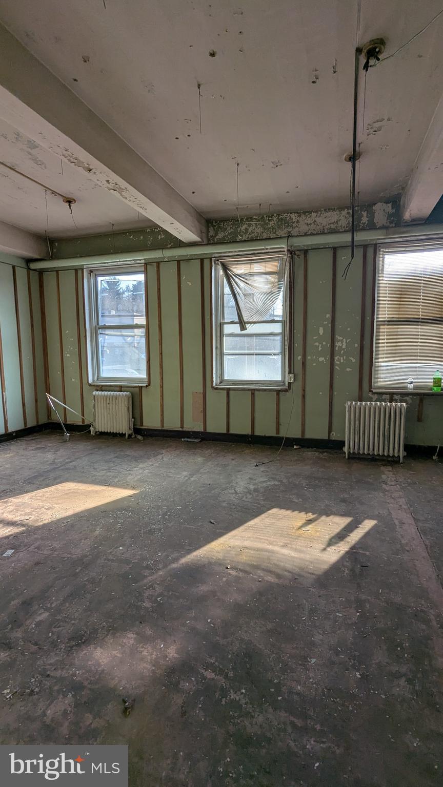 MELROSE PARK - Commercial Sale