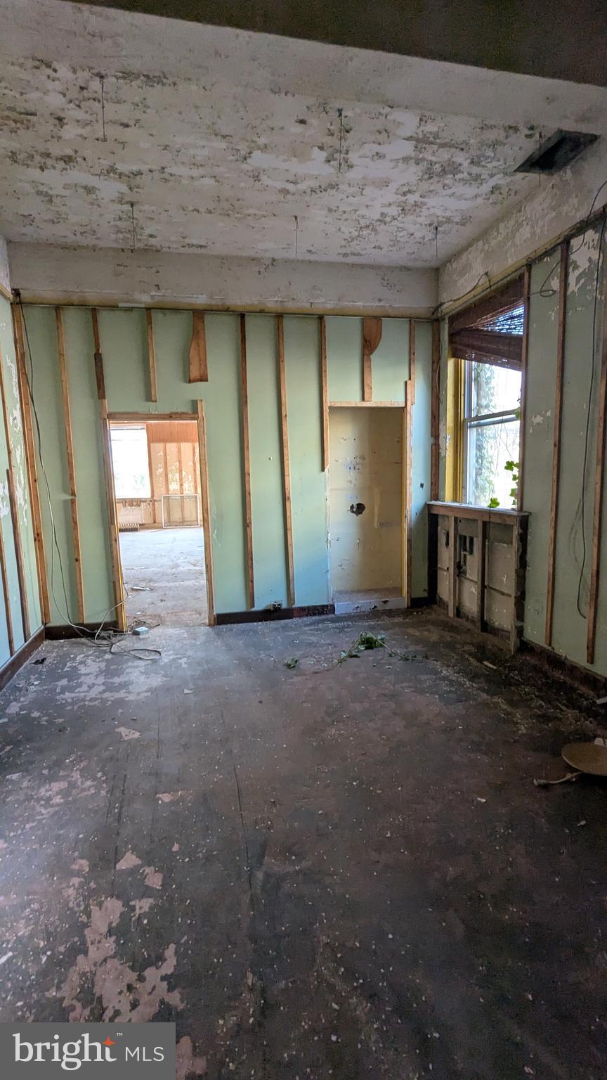 MELROSE PARK - Commercial Sale