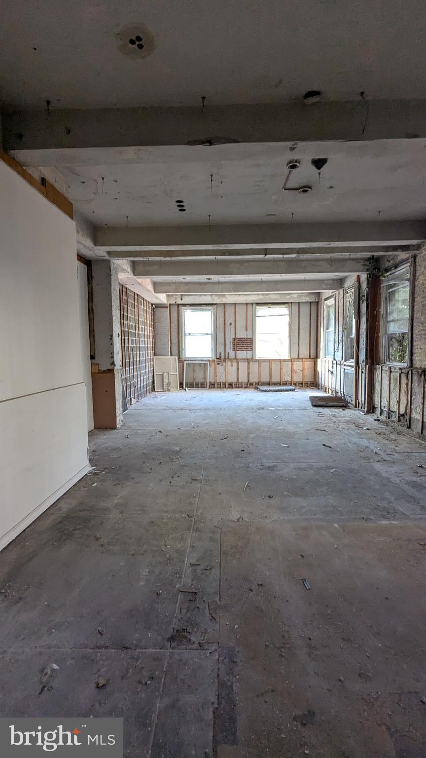 MELROSE PARK - Commercial Sale