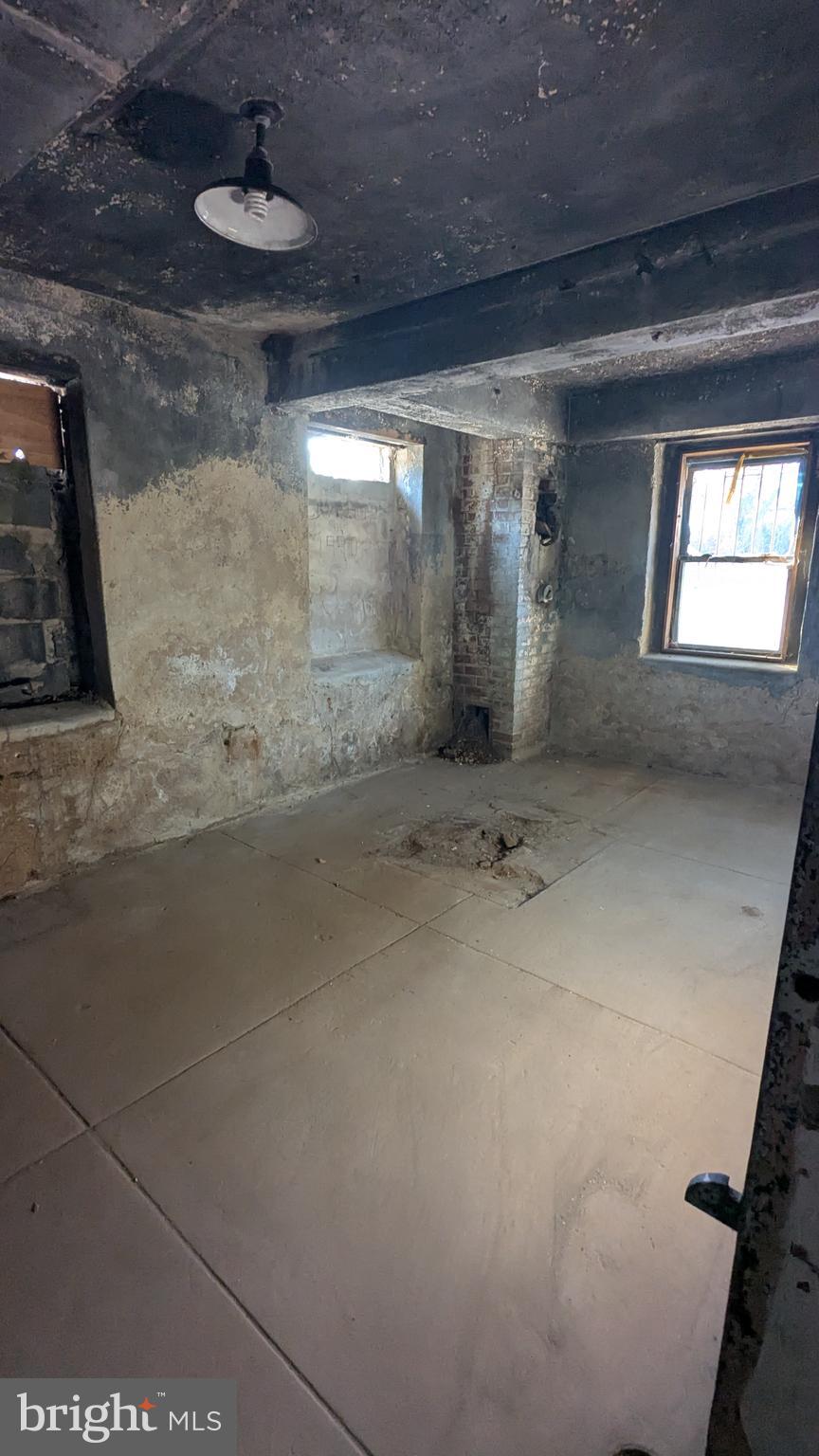 MELROSE PARK - Commercial Sale