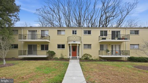 Photo of 10643 Weymouth Street #101, BETHESDA, MD 20814 (MLS # MDMC2210574)