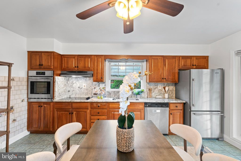 Photo of 1810 Cody Drive, SILVER SPRING, MD 20902 (MLS # MDMC2202626)