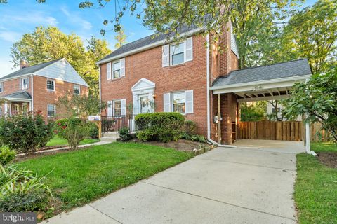 Photo of 1810 Cody Drive, SILVER SPRING, MD 20902 (MLS # MDMC2202626)