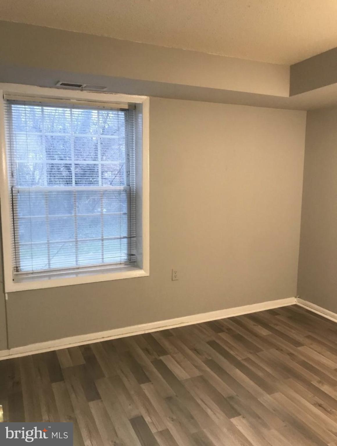 SUITLAND MANOR - Residential