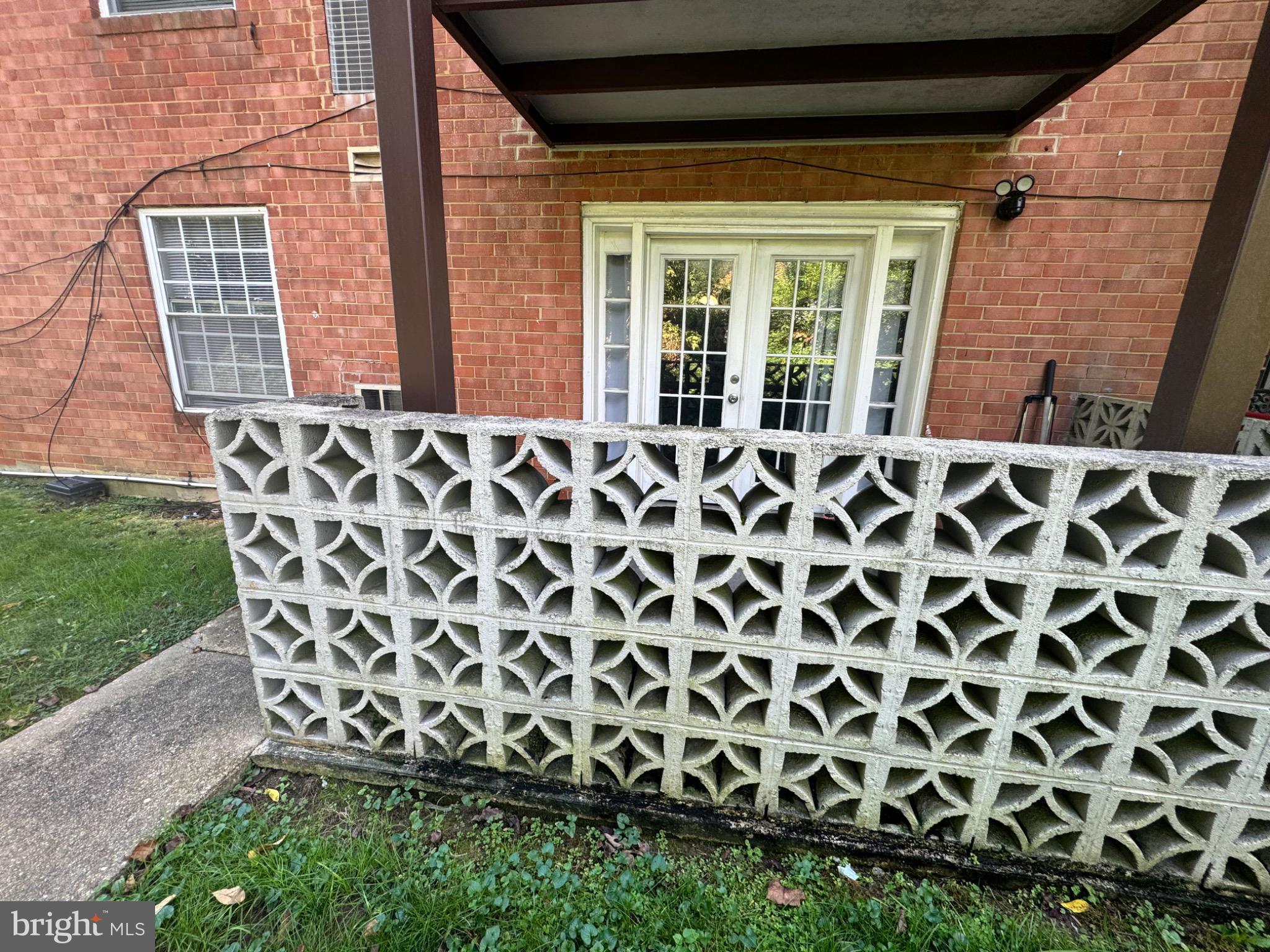 SUITLAND MANOR - Residential