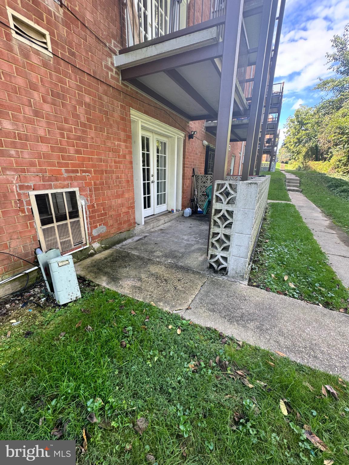 SUITLAND MANOR - Residential