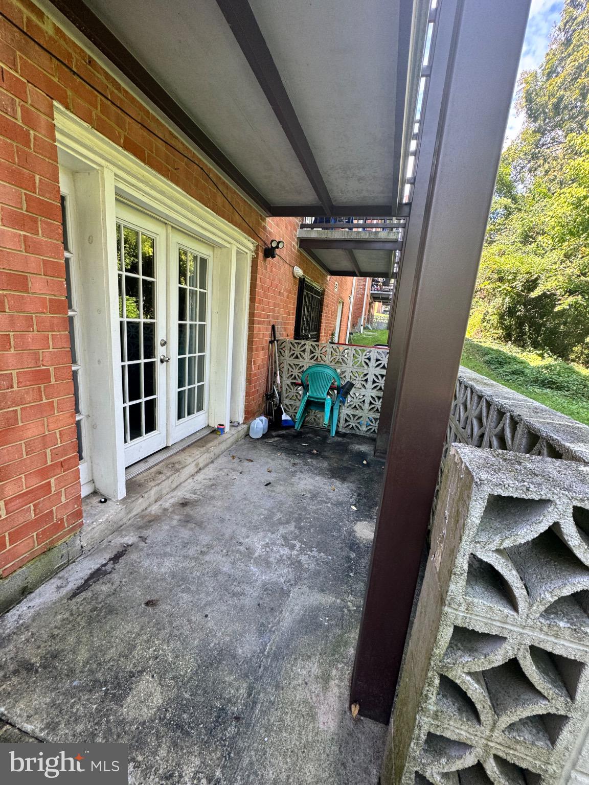 SUITLAND MANOR - Residential