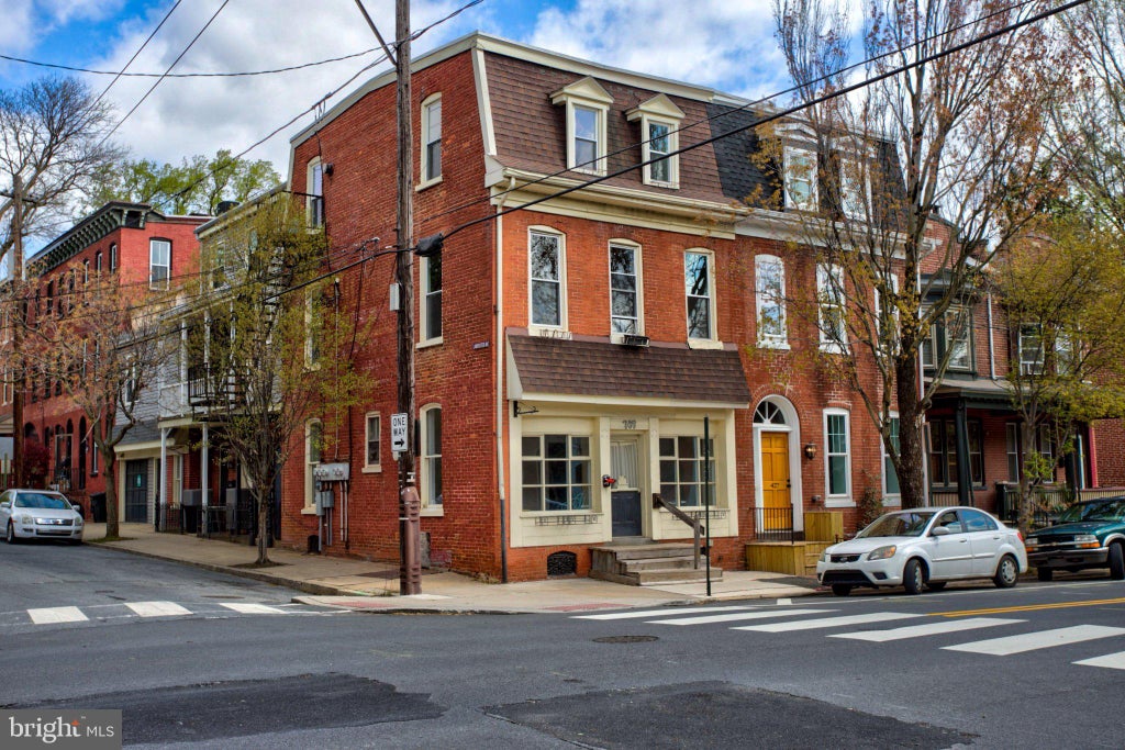 Photo of 429 W Lemon Street, LANCASTER, PA 17603 (MLS # PALA2095478)