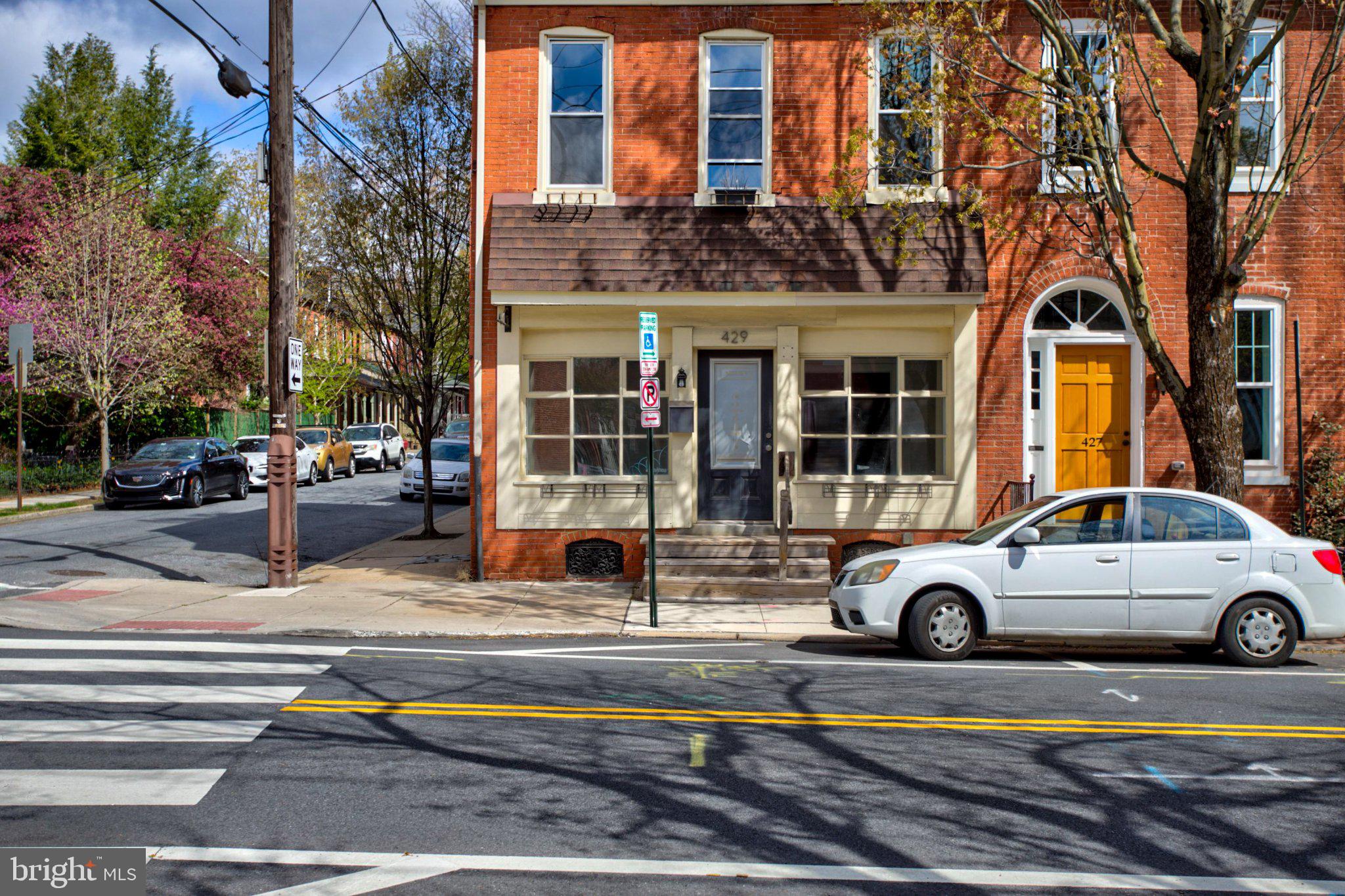 429 W LEMON STREET
