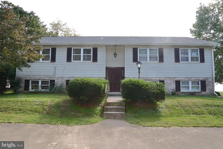 Nice 4 unit on country lot in Elizabethtown! Long term tennants . Each unit has own electric meter, tennant pays electric. New shed could be rented for additional income. Newer roof and spouting. Low maintenance and costs make this a great investment!