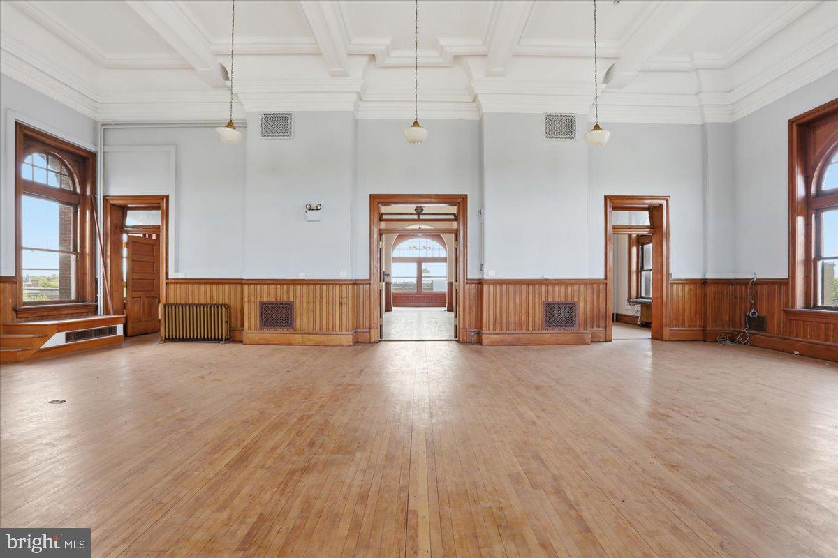 MARTINSBURG CITY - Commercial Sale