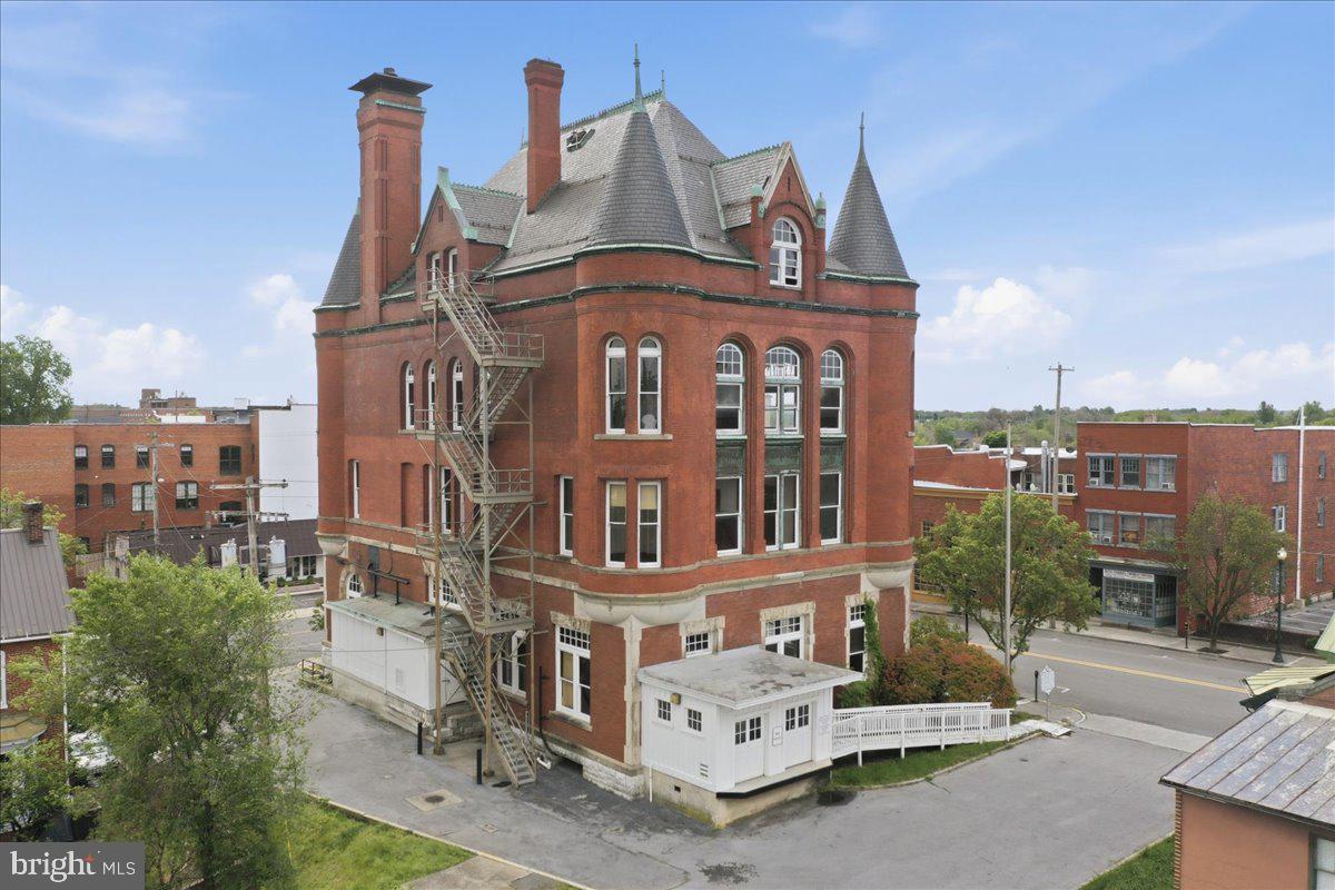 MARTINSBURG CITY - Commercial Sale