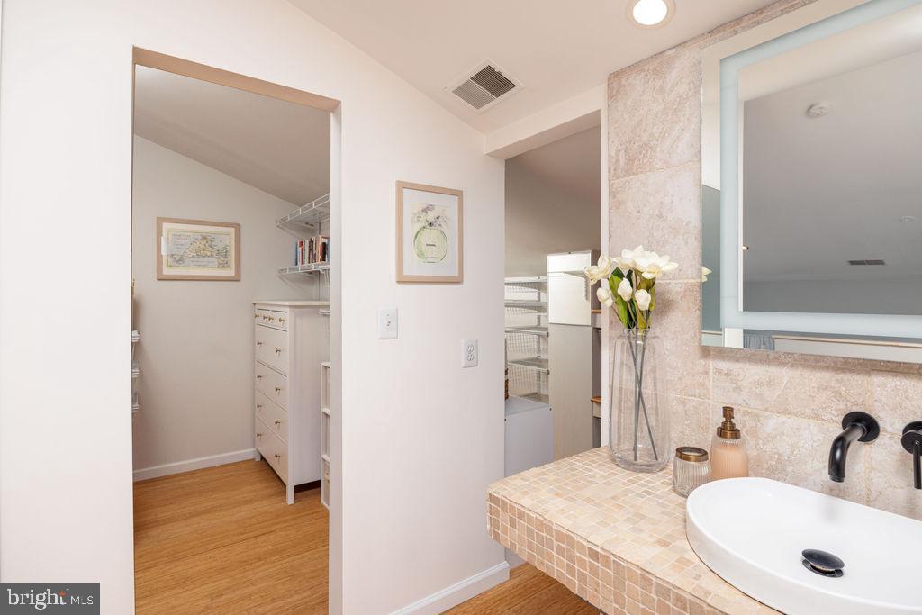 STONEGATE - Residential