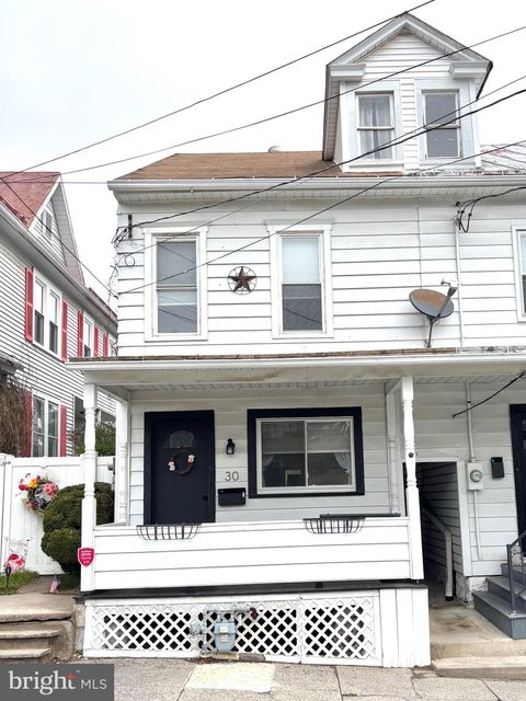 Townhouse For Sale - 30 N Pine Street<br/> Mifflin County, LEWISTOWN, PA 17044
