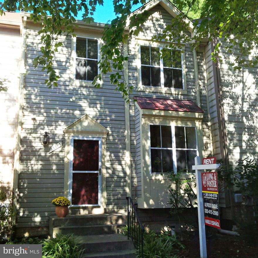 Beautiful Lake-House in Germantown. New Carpets, New Paint, 3.5 Full Baths, Hard Wood Floors. This sunfilled home offers a newer deck, walk-out basement, wood burning fire place. Huge Storage space w/full size washers. New Frig, New Dishwasher. Open Floor Plan w/vaulted ceilings. Lake in rear with jogging paths. Walking Distance to shops, rest. MARC Train. Near I-270. See it today!