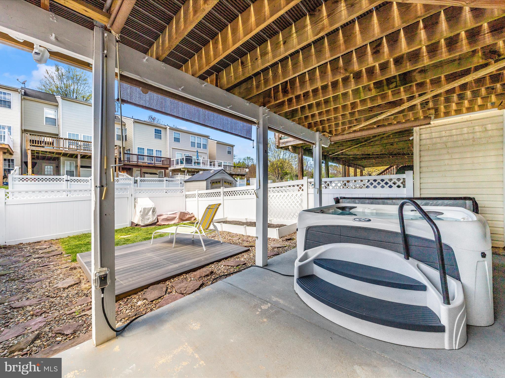 LAKELAND PLACE - Residential