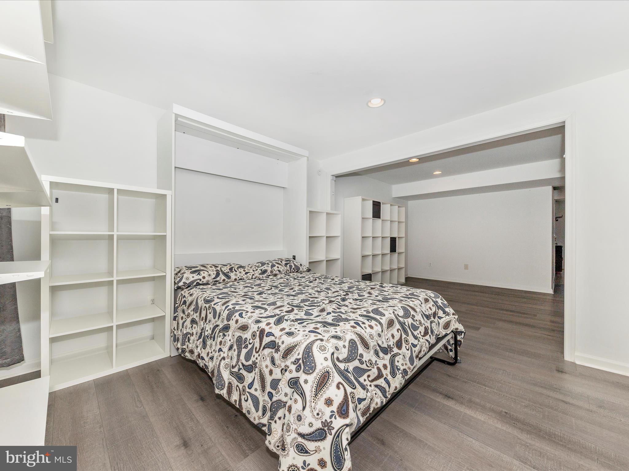 LAKELAND PLACE - Residential