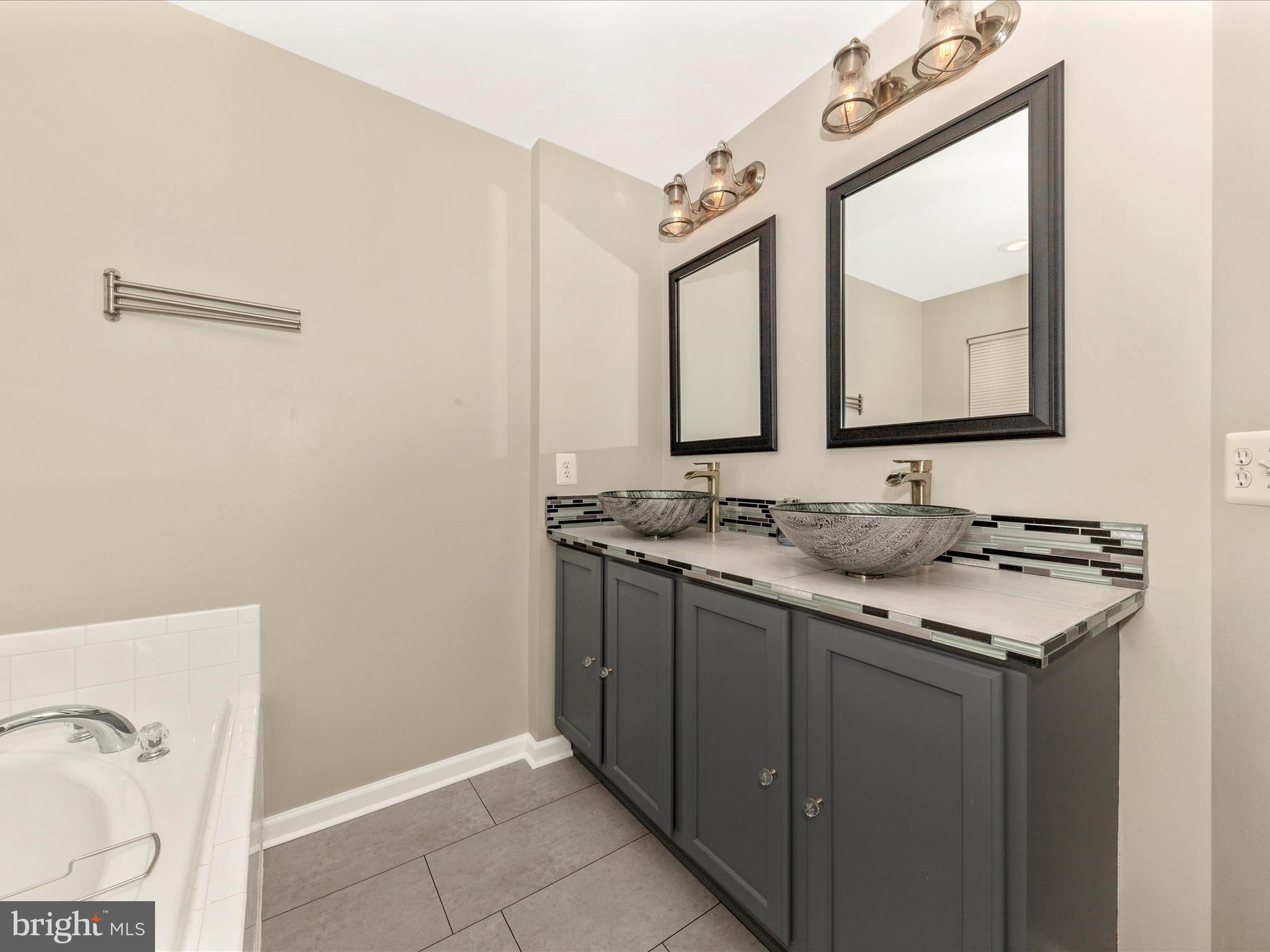 LAKELAND PLACE - Residential