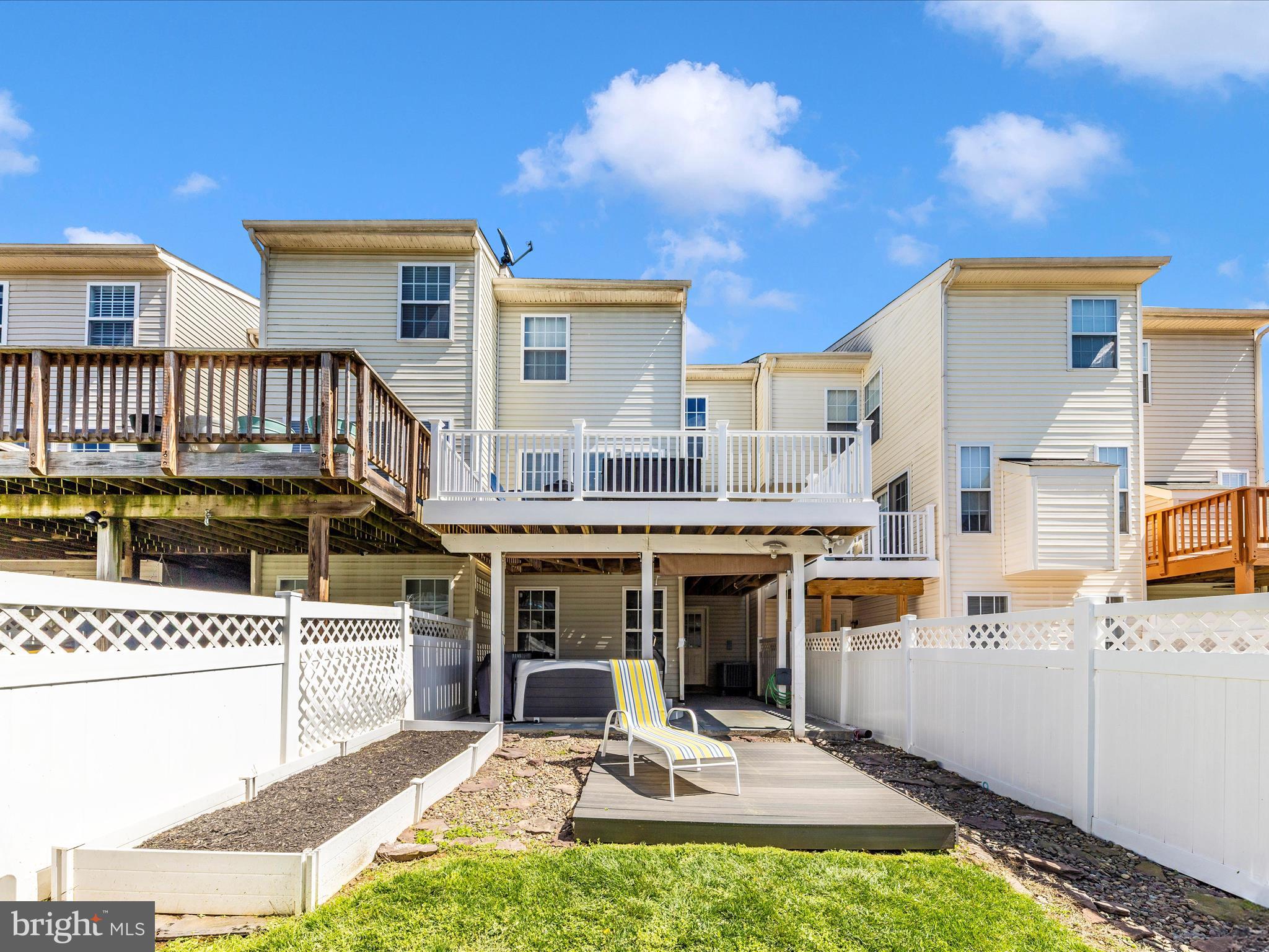 LAKELAND PLACE - Residential