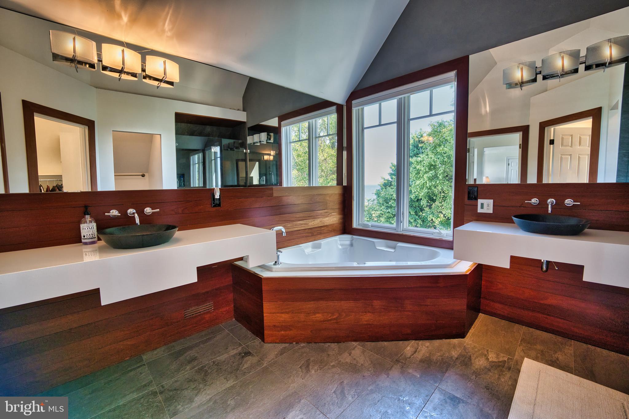 BLOODY POINT FARM - Residential