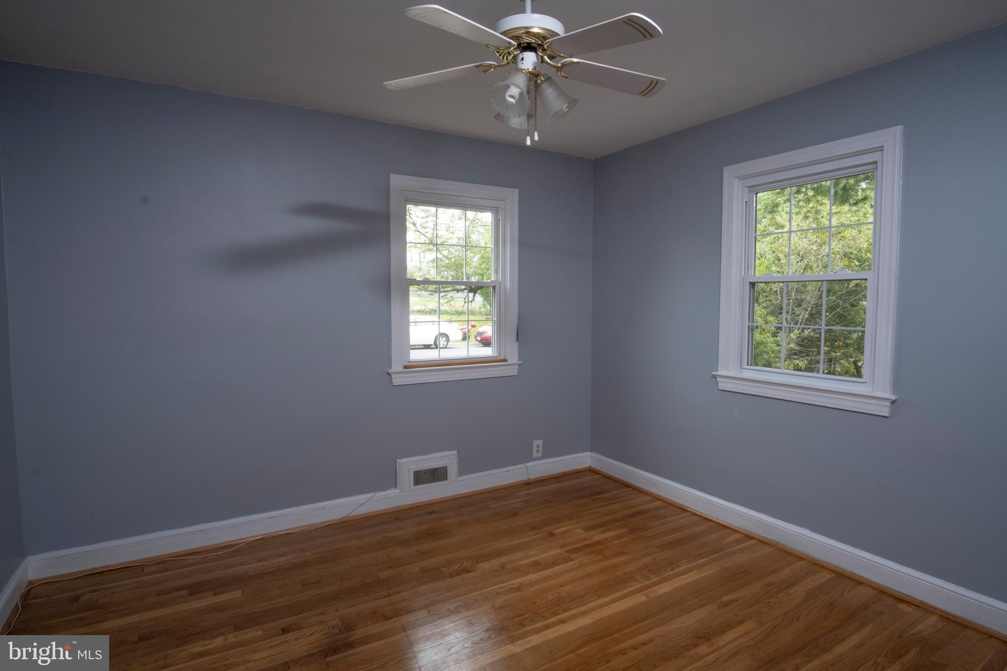 HAMPSHIRE KNOLLS - Residential