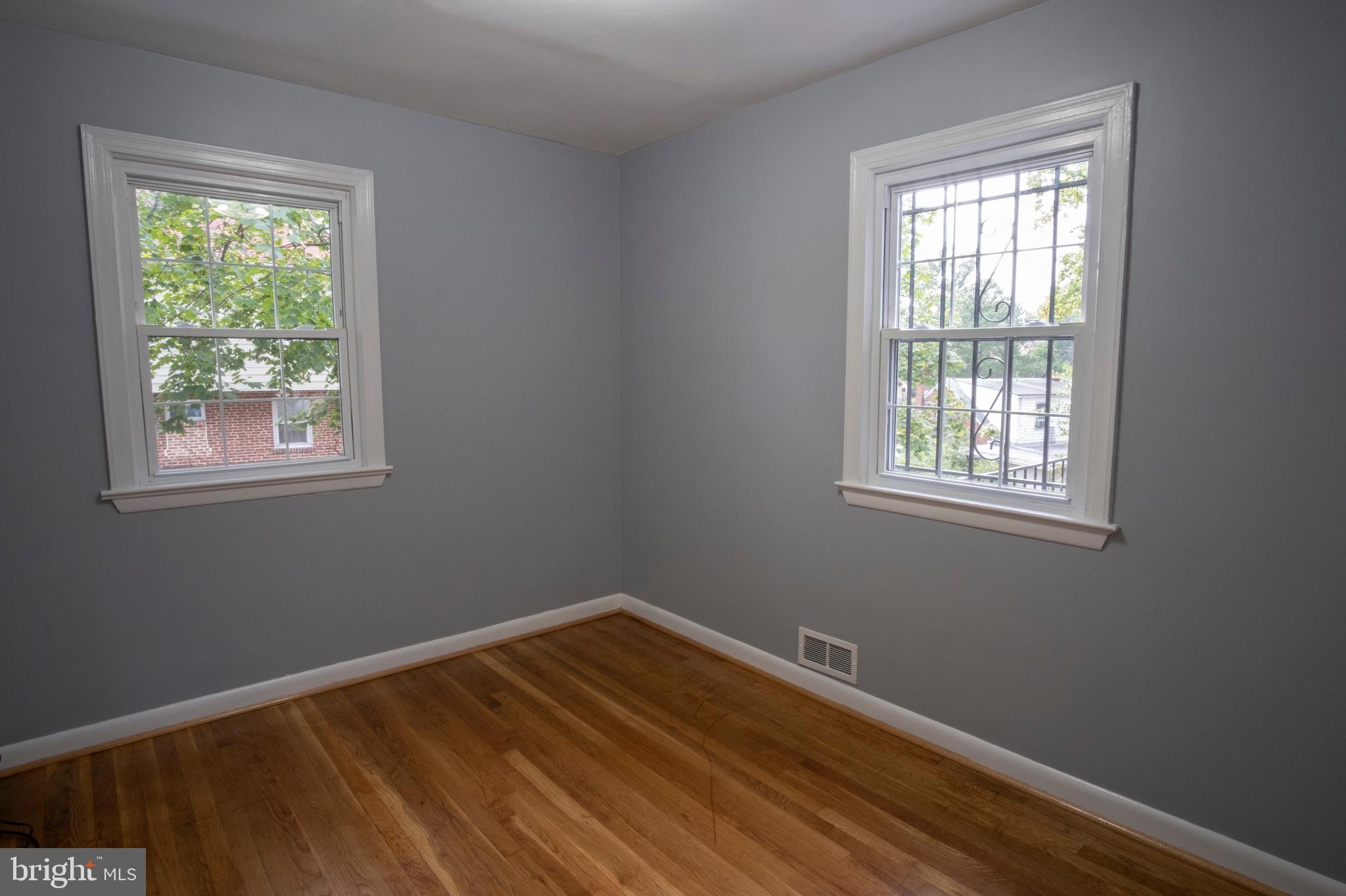 HAMPSHIRE KNOLLS - Residential