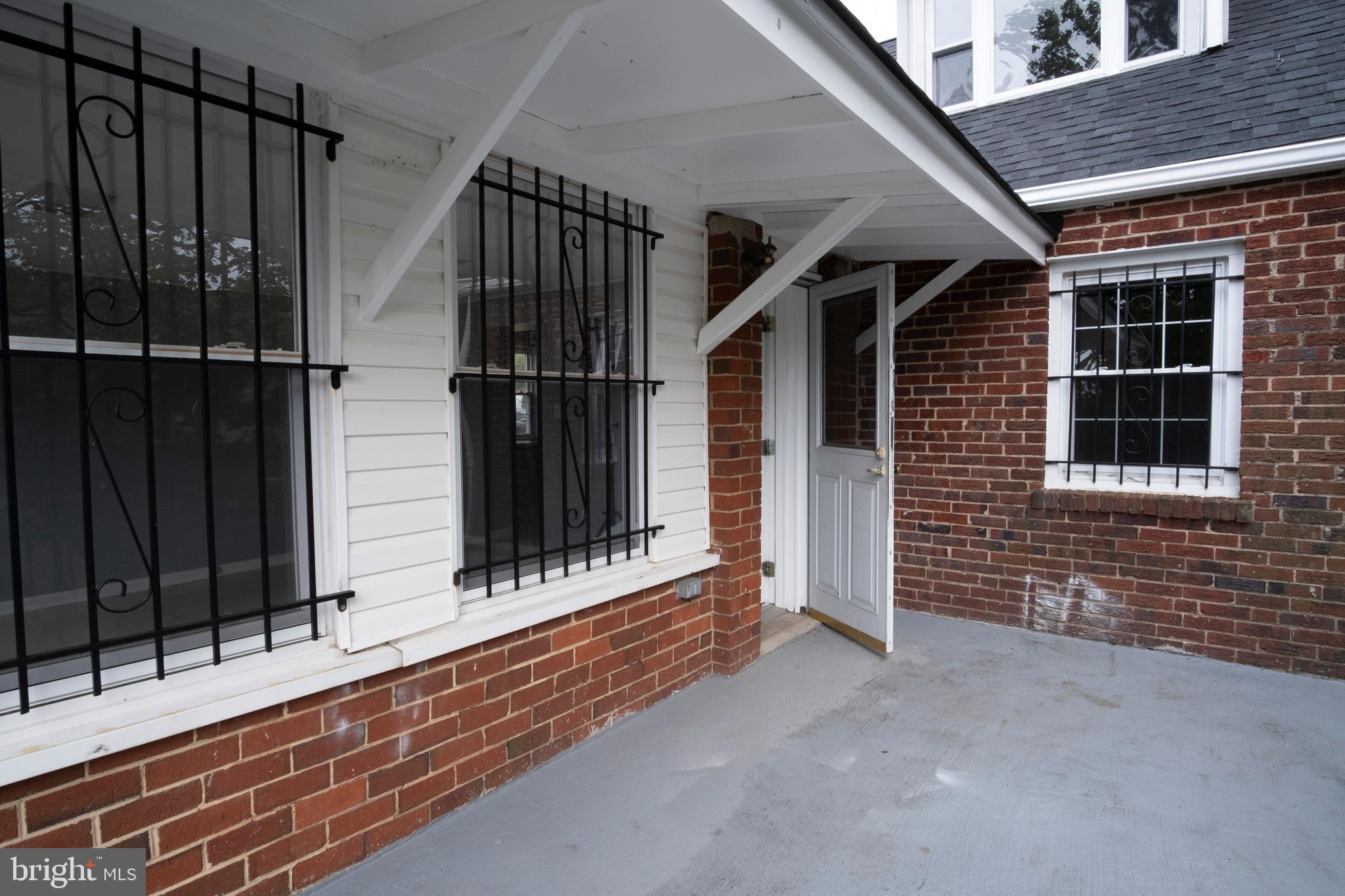 HAMPSHIRE KNOLLS - Residential