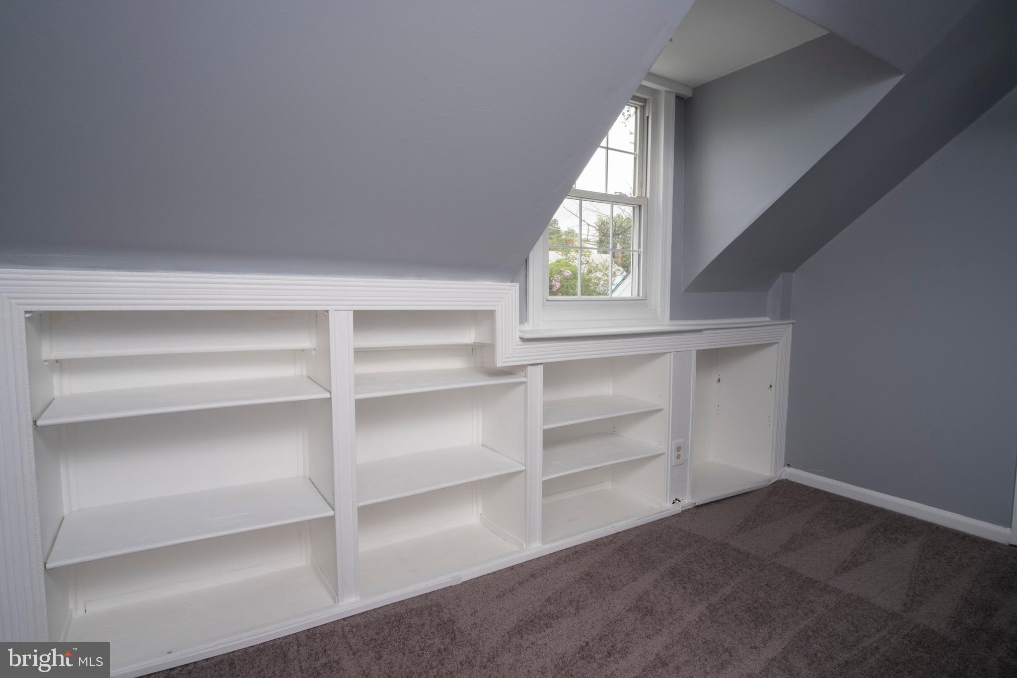 HAMPSHIRE KNOLLS - Residential