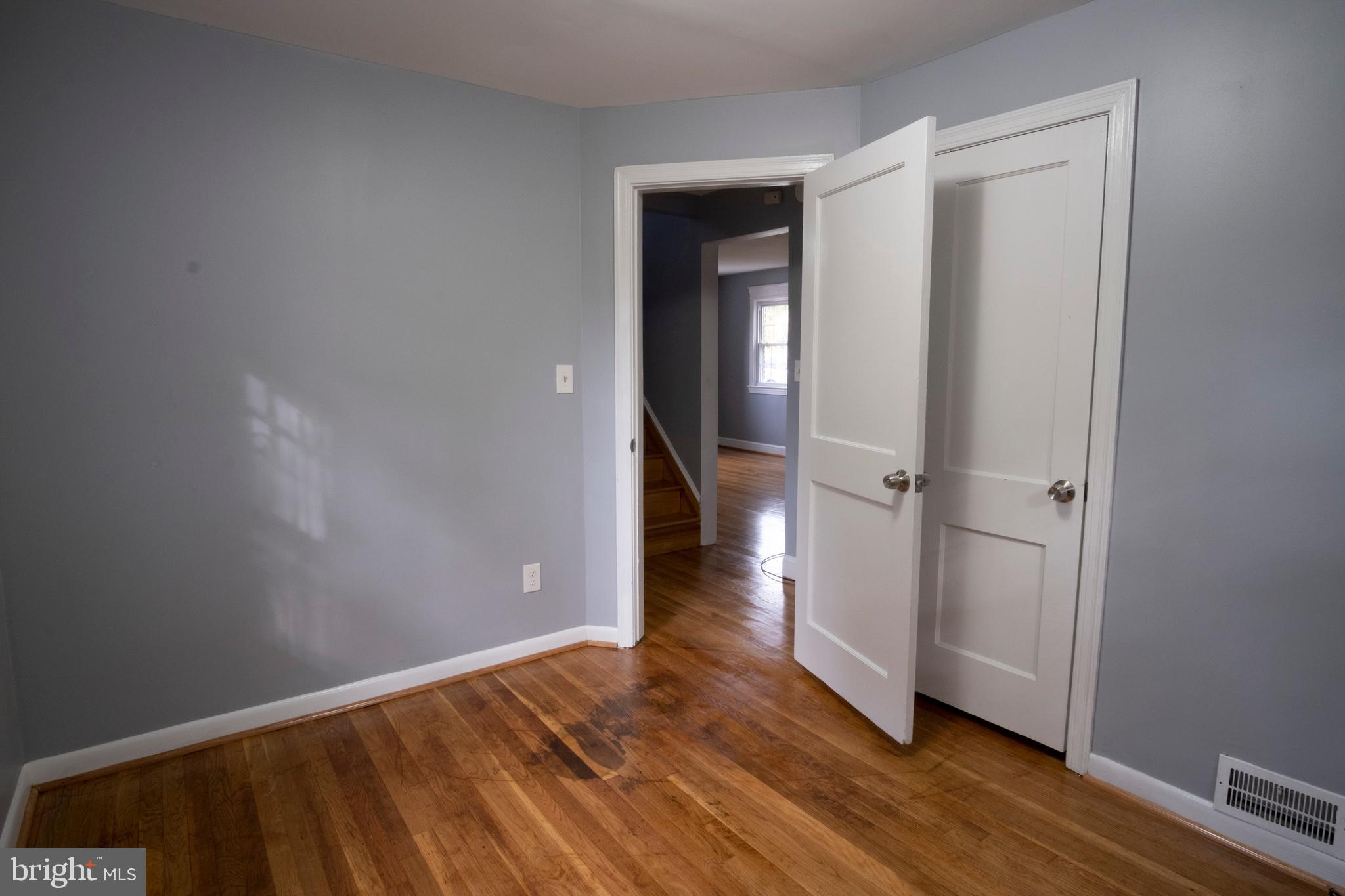 HAMPSHIRE KNOLLS - Residential