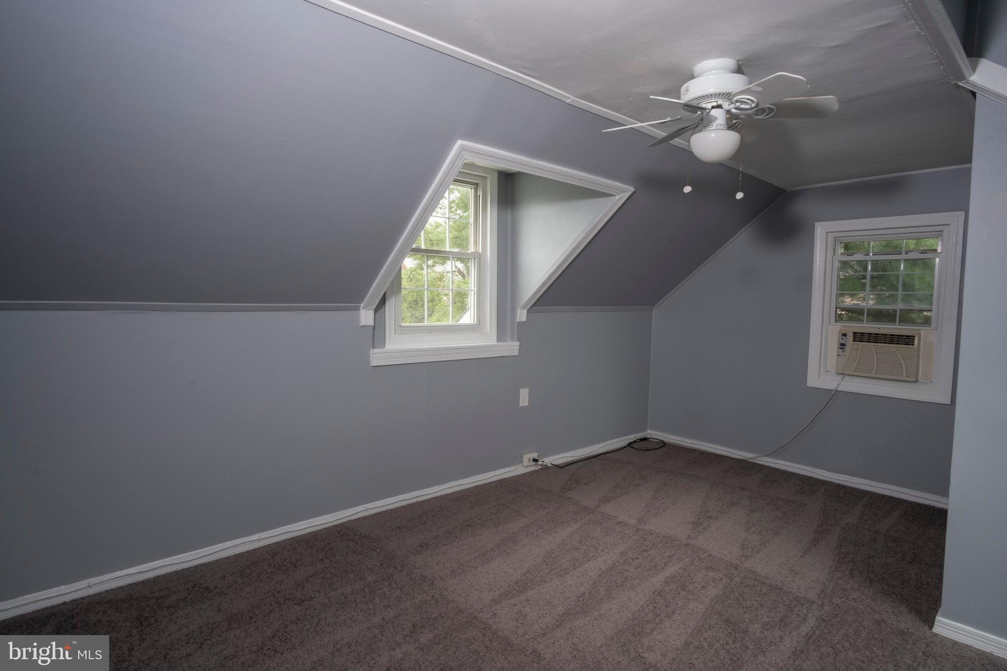 HAMPSHIRE KNOLLS - Residential