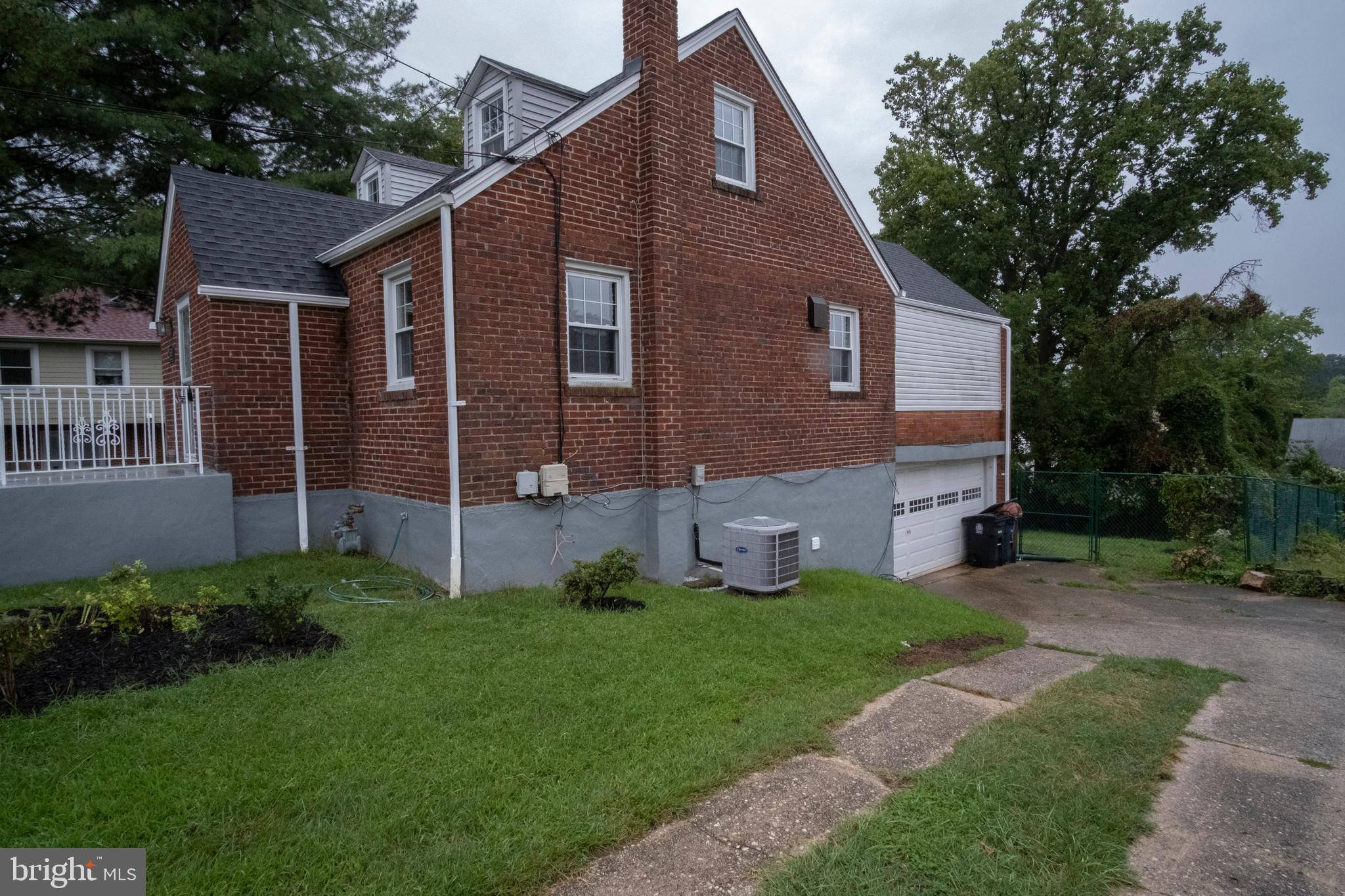 HAMPSHIRE KNOLLS - Residential