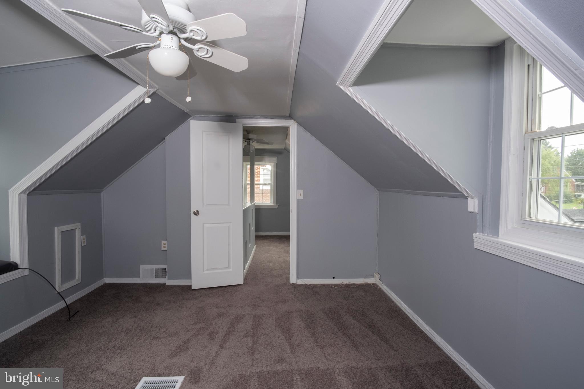 HAMPSHIRE KNOLLS - Residential