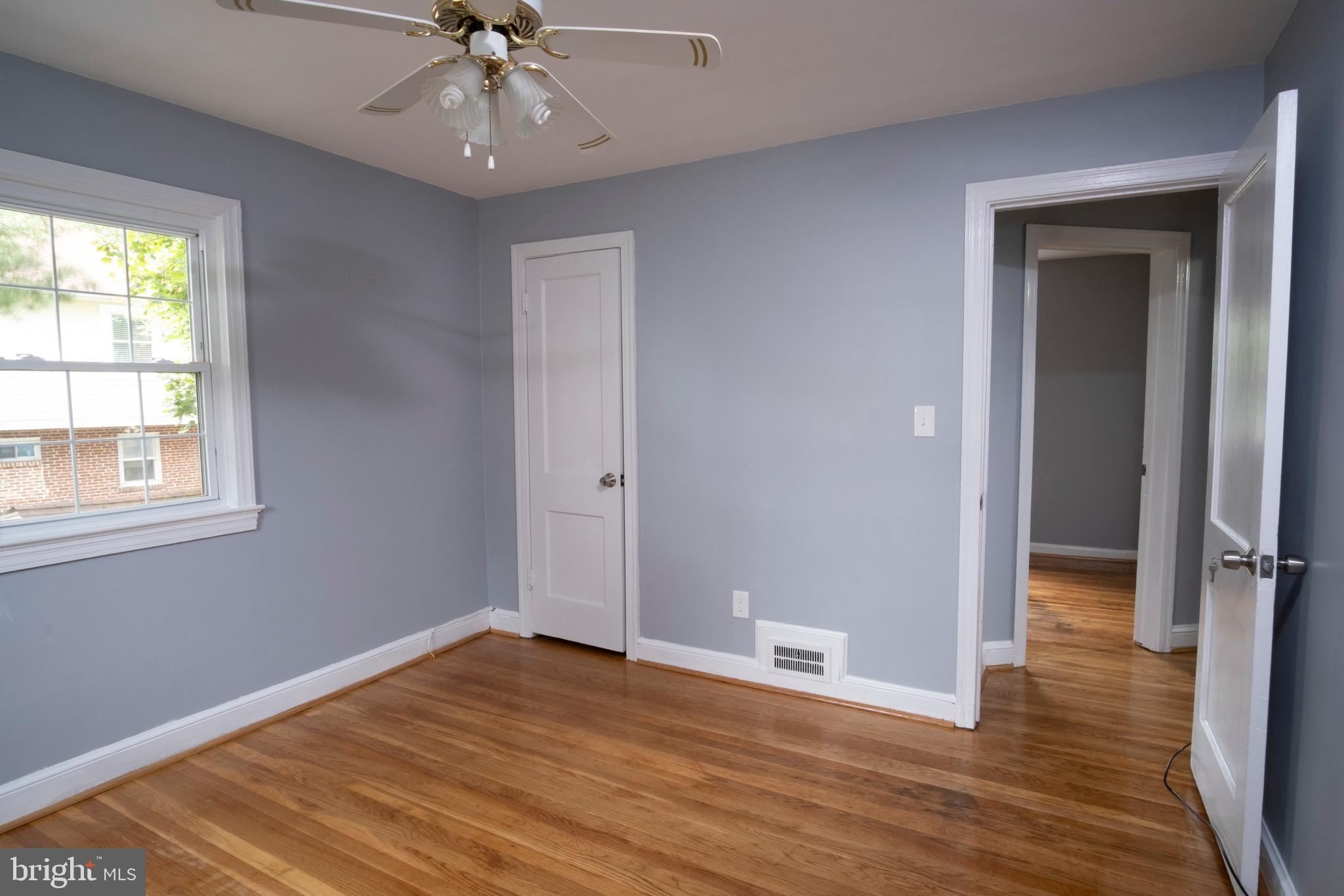 HAMPSHIRE KNOLLS - Residential