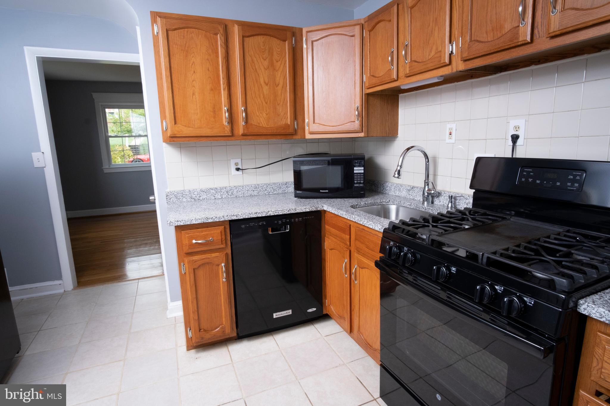 HAMPSHIRE KNOLLS - Residential