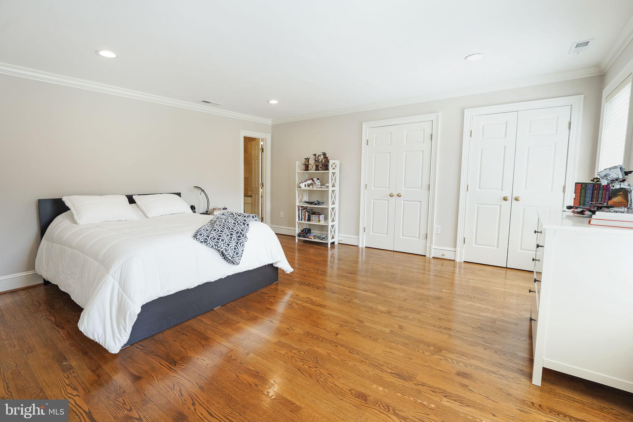 RIVER OAKS FARM - Residential