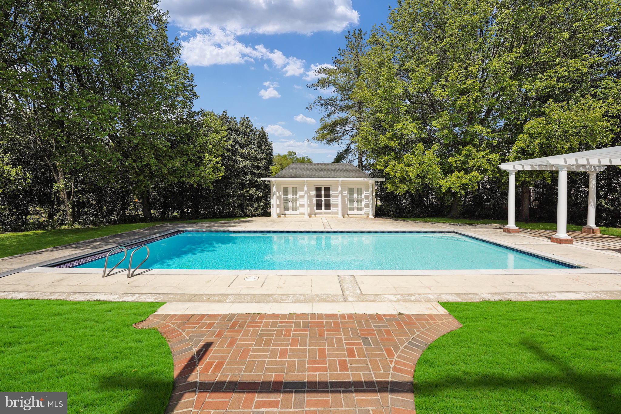 RIVER OAKS FARM - Residential