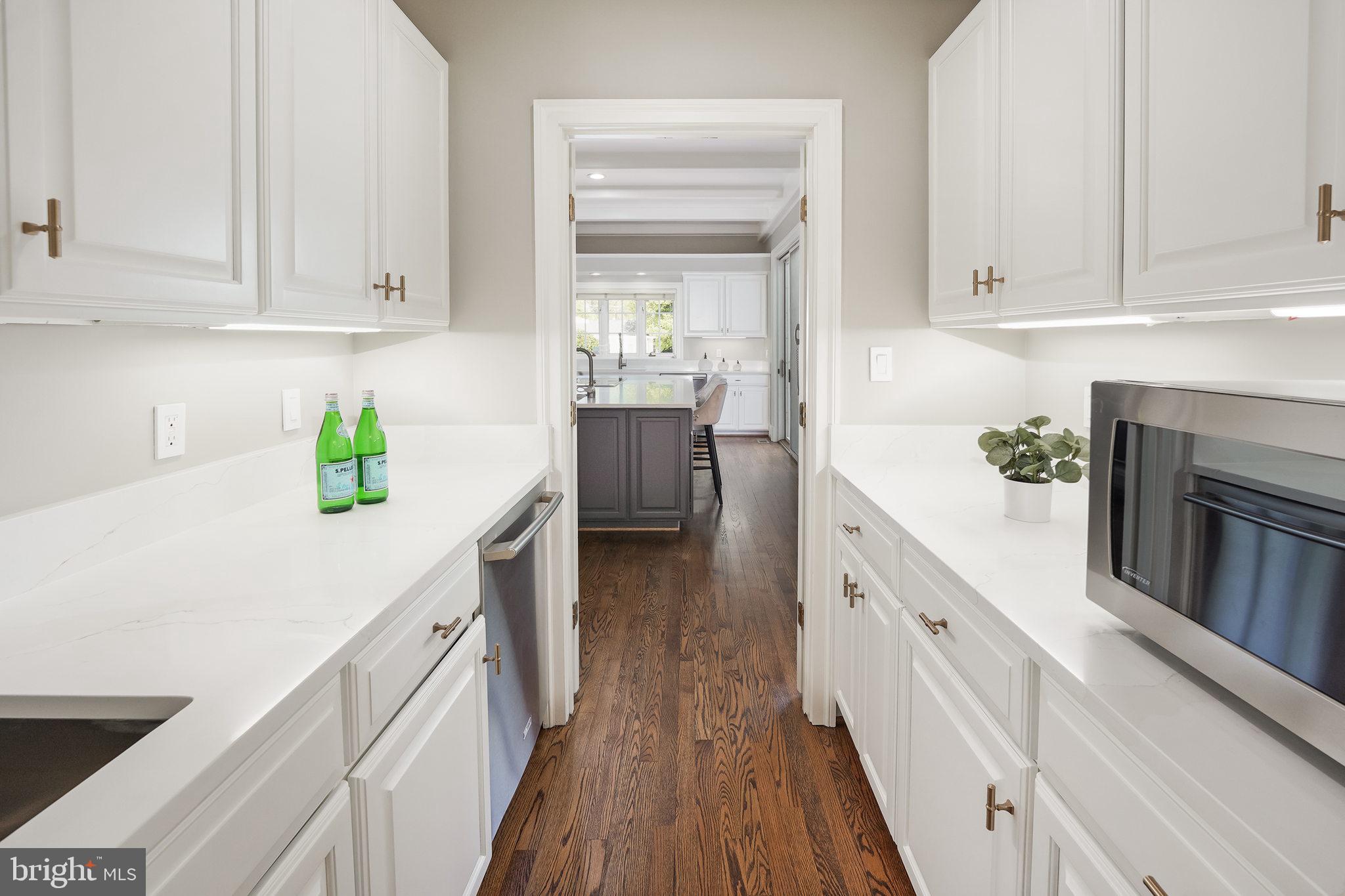 RIVER OAKS FARM - Residential