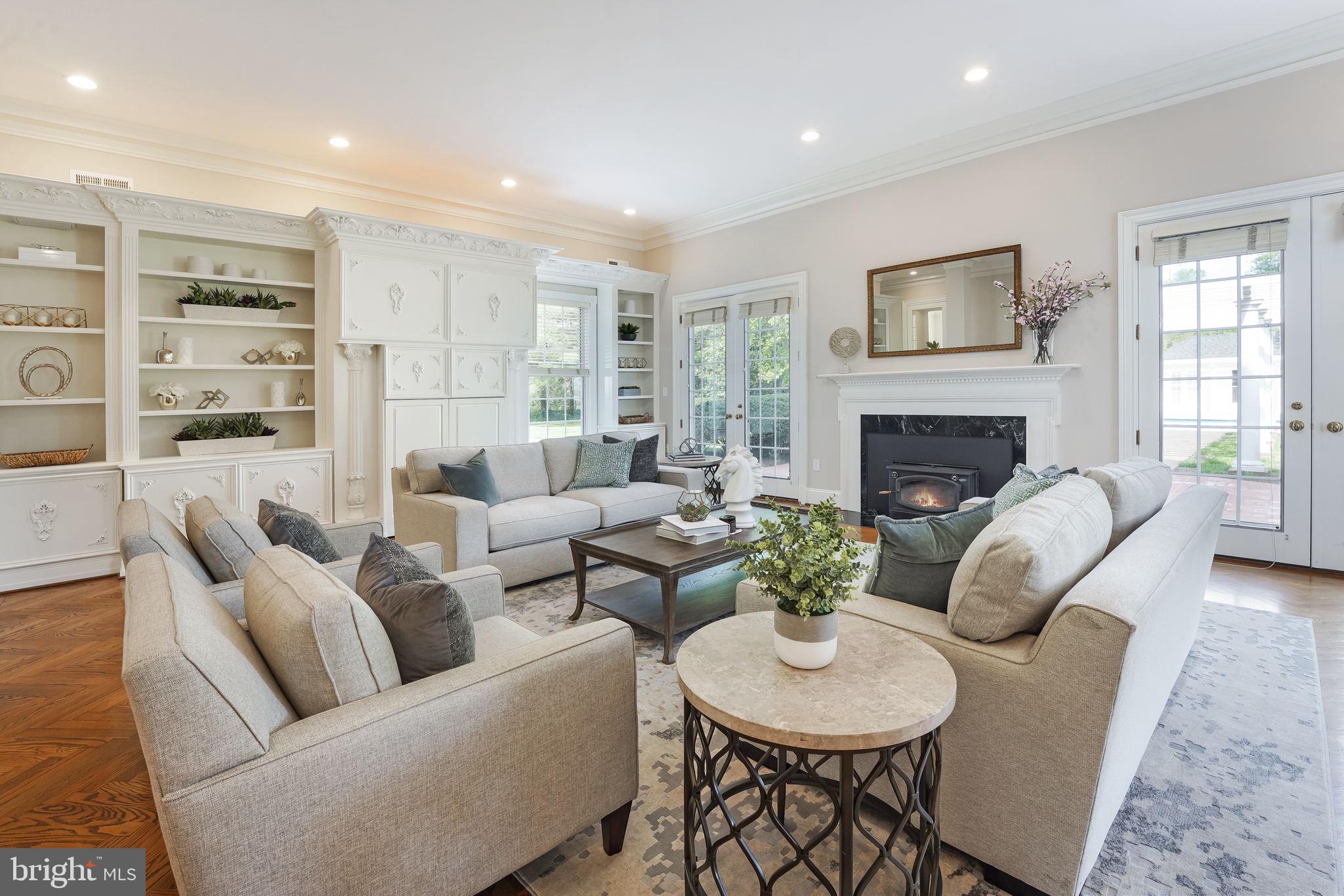 RIVER OAKS FARM - Residential