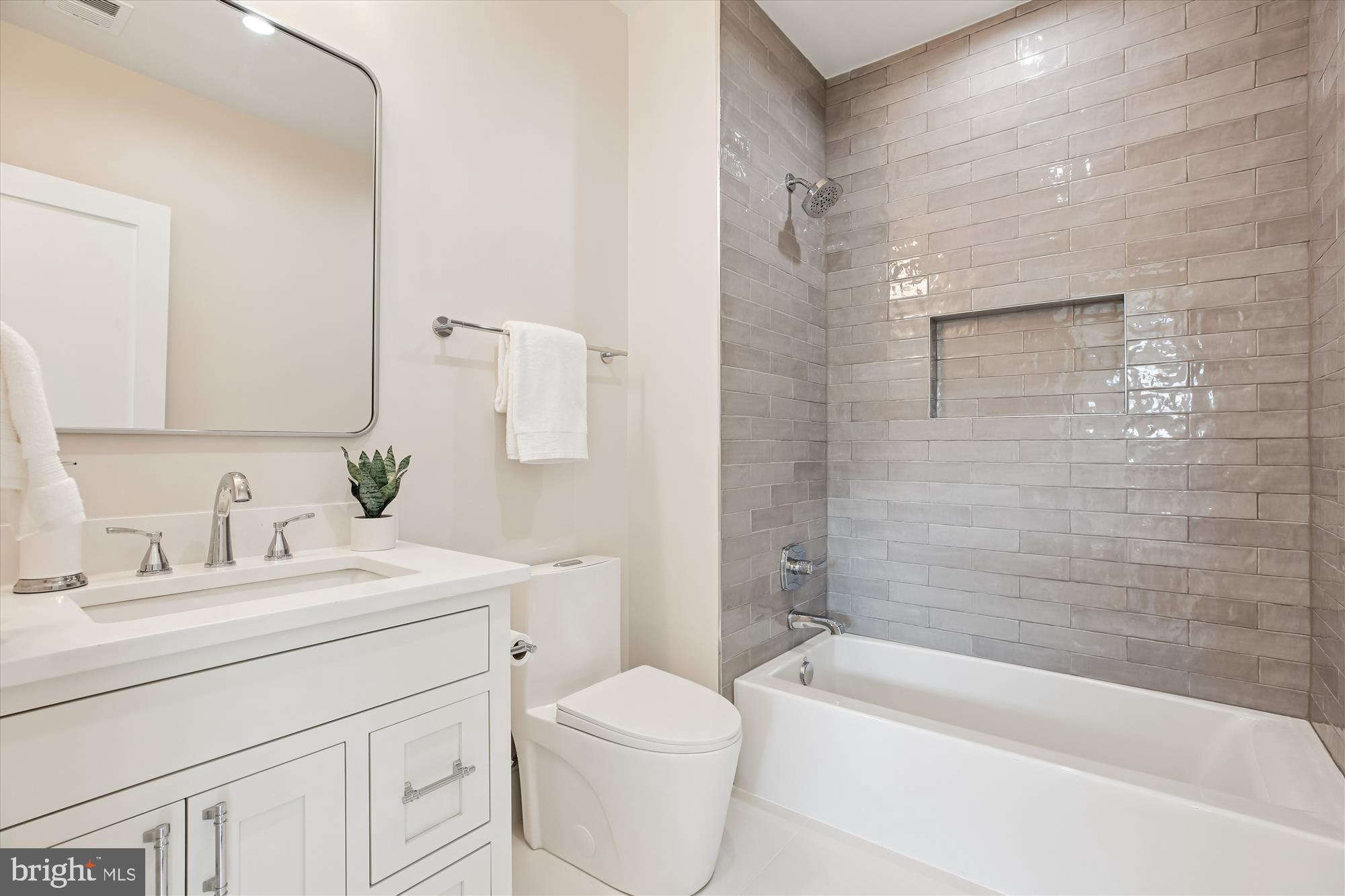 KENWOOD PARK - Residential