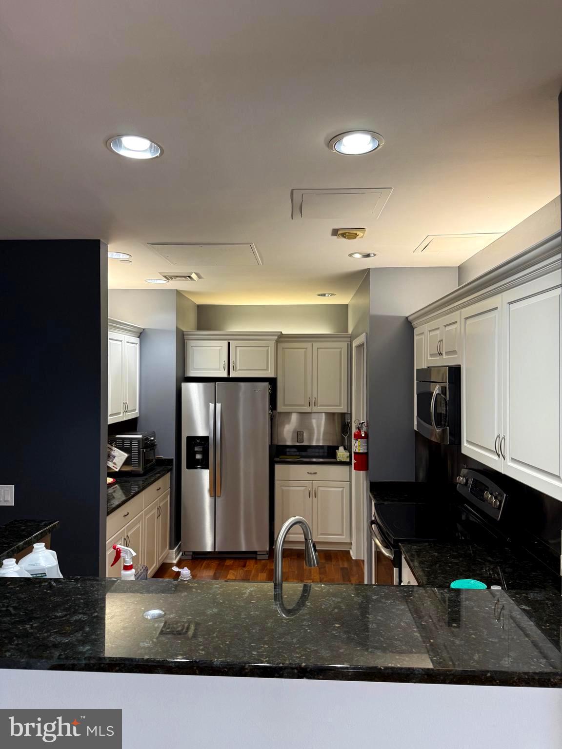 LOGAN SQUARE - Residential Lease