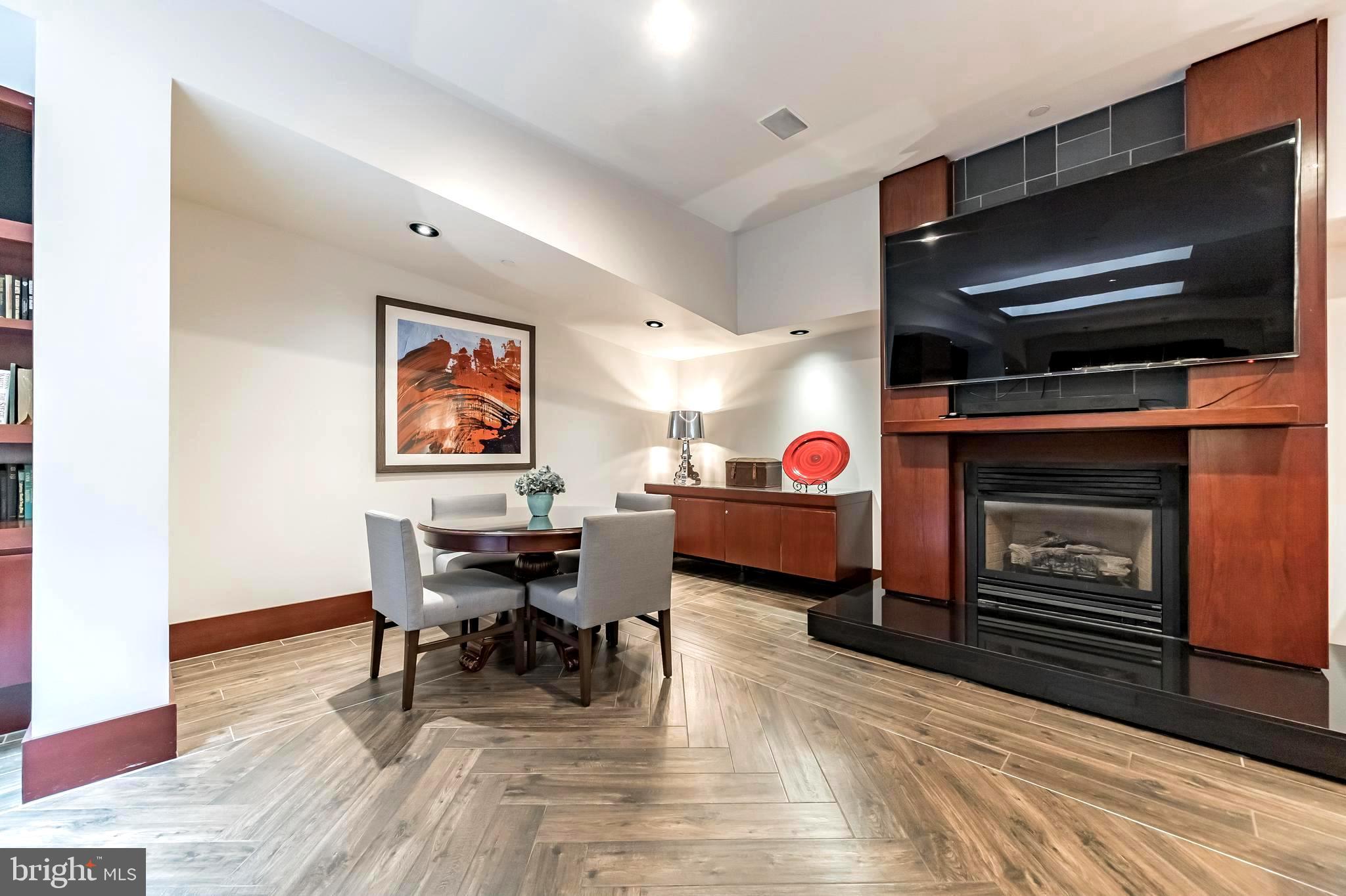 LOGAN SQUARE - Residential Lease