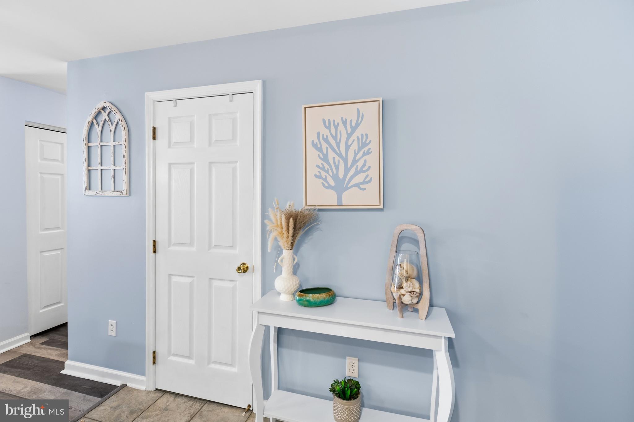 SANIBEL VILLAGE - Residential