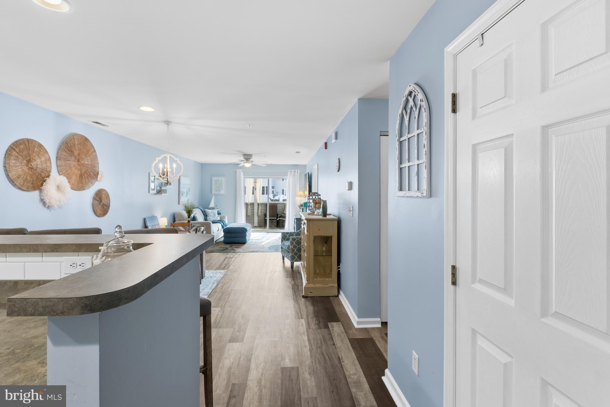 SANIBEL VILLAGE - Residential