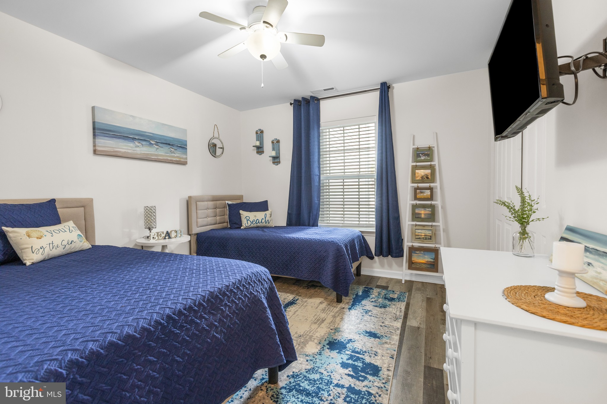 SANIBEL VILLAGE - Residential